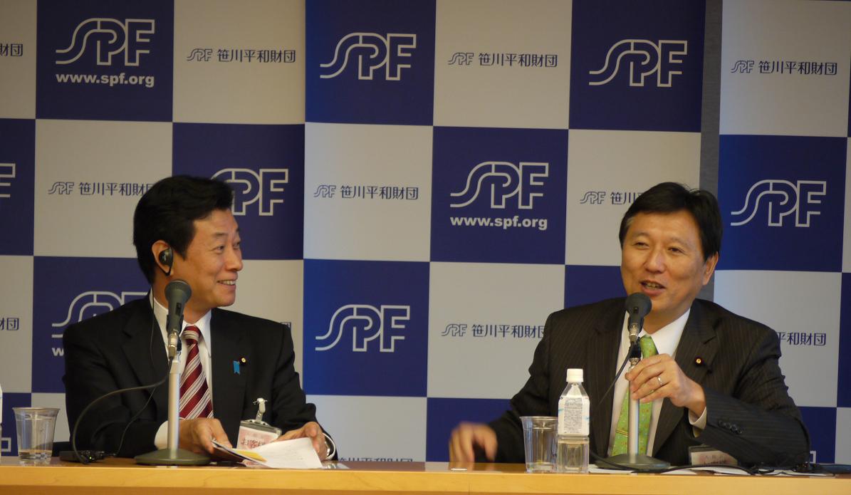 (左側より) 西村議員、末松議員