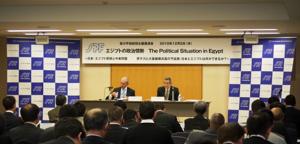 講演会 (12月2日 日本財団ビル2F)、 (左側より) エルミニアーウィ評議員、シャーキル議長