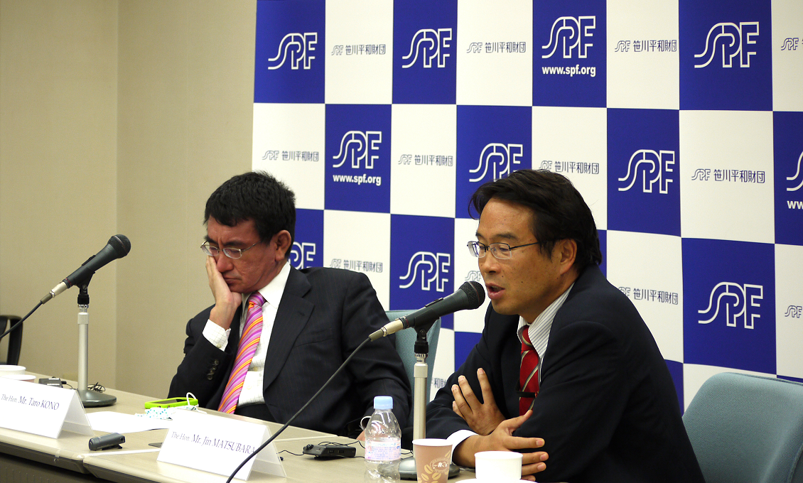 (左側より) 河野議員、松原議員