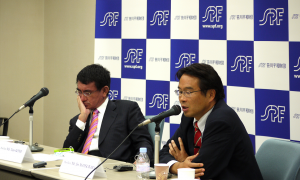 (左側より) 河野議員、松原議員