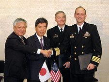 平成19年の「在日米海軍との防災協定」締結式。（写真：横須賀市役所）