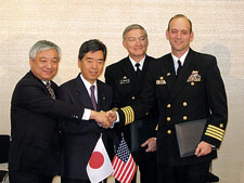 平成19年の「在日米海軍との防災協定」締結式。(写真:横須賀市役所)