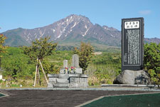 会津藩士の墓と会津藩顕彰碑（利尻町沓形字種富町）