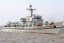 CHINA COAST GUARDの船。中国海警と船体に表示している。