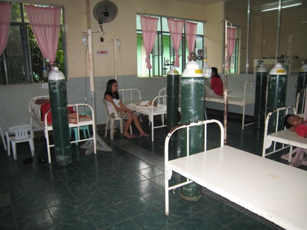 フィリピンの東ビザヤ地域の基幹病院・小児ICUの内部