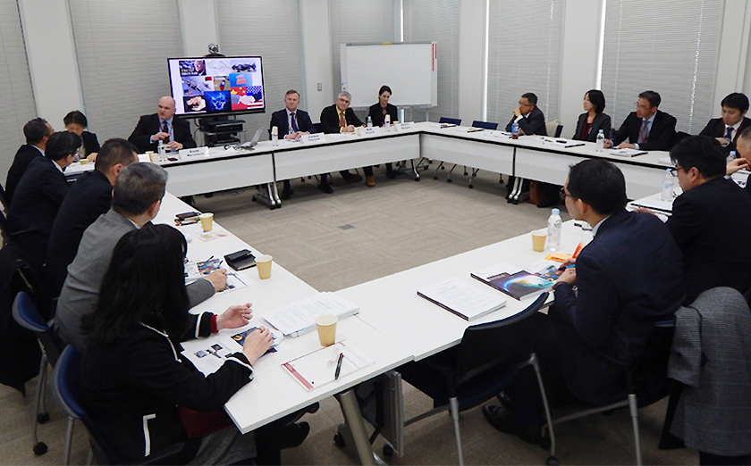 Participants in a new SPF initiative to foster dialogue on migration issues