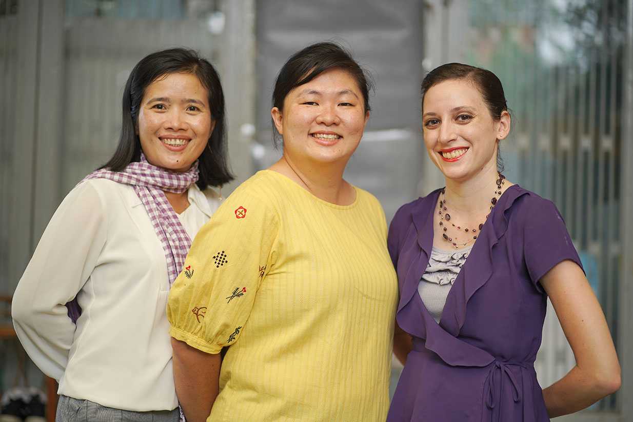 Women Entrepreneurs' Challenge: Addressing Social Issues through Entrepreneurship Vol. 1 New Education for Cambodia