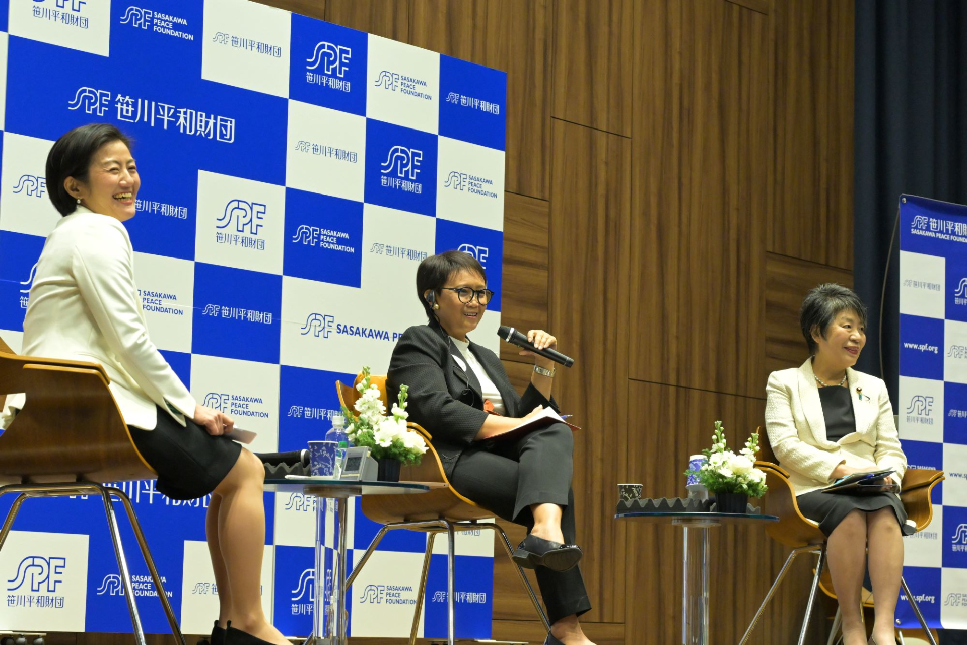 Why do we need women's perspectives? Female Foreign Ministers of Japan and Indonesia Talk (December 16, 2023)