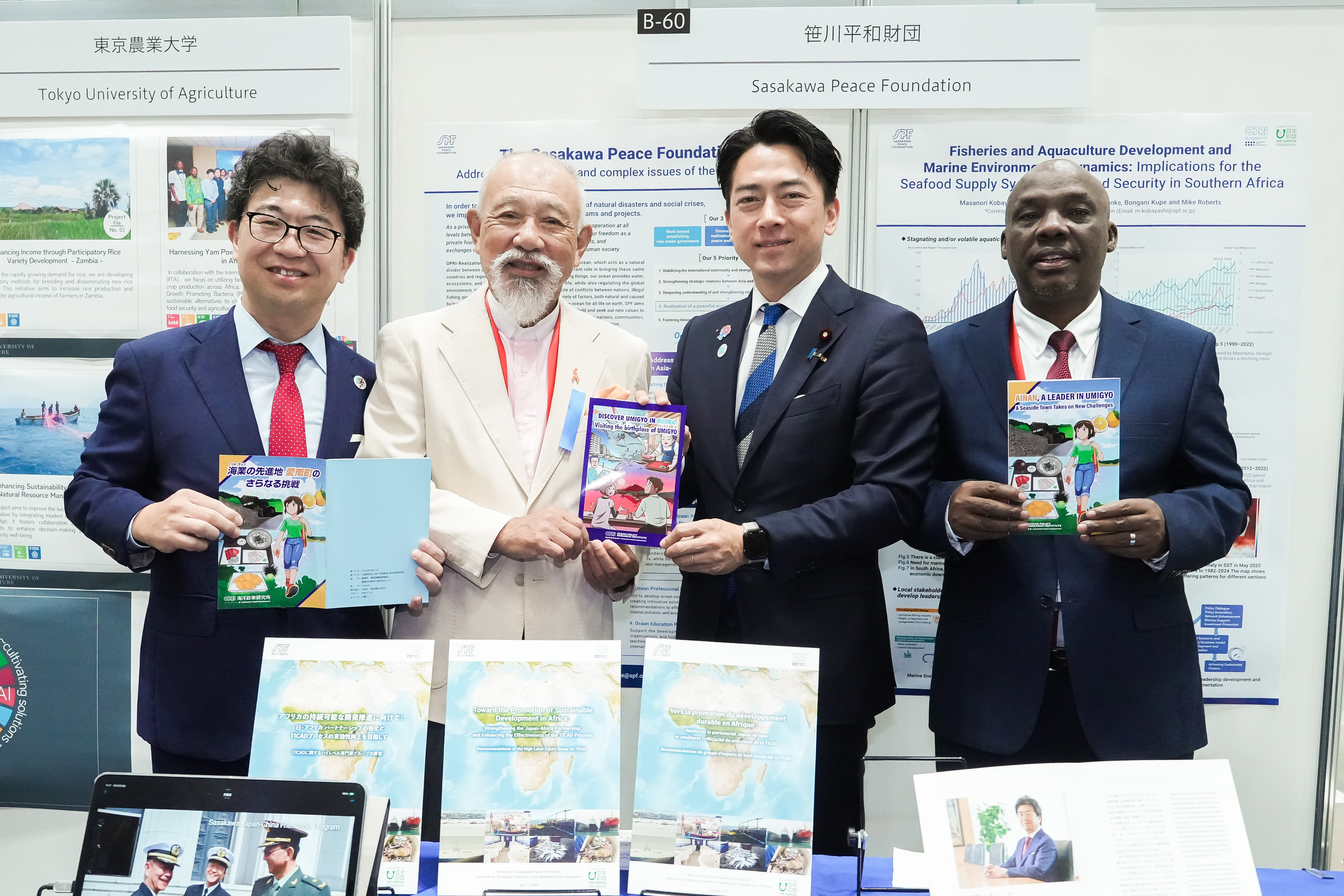 Minister Shinjiro Koizumi and SPF President Sunami Highlight the Importance of Blue Economy and Umigyo to Kenya’s Principal Secretary State Department for Agriculture at the TICAD9 Exhibition Booth