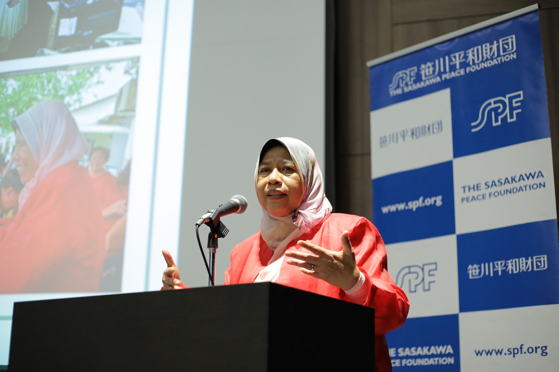 Malaysian Minister of Housing and Local Government Zuraida Kamaruddin discussing her political career