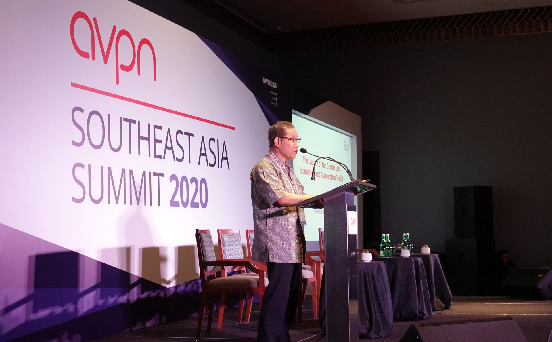SPF President Shuichi Ohno launched the GLIA Toolkit at the plenary session at the AVPN Southeast Asia Summit.