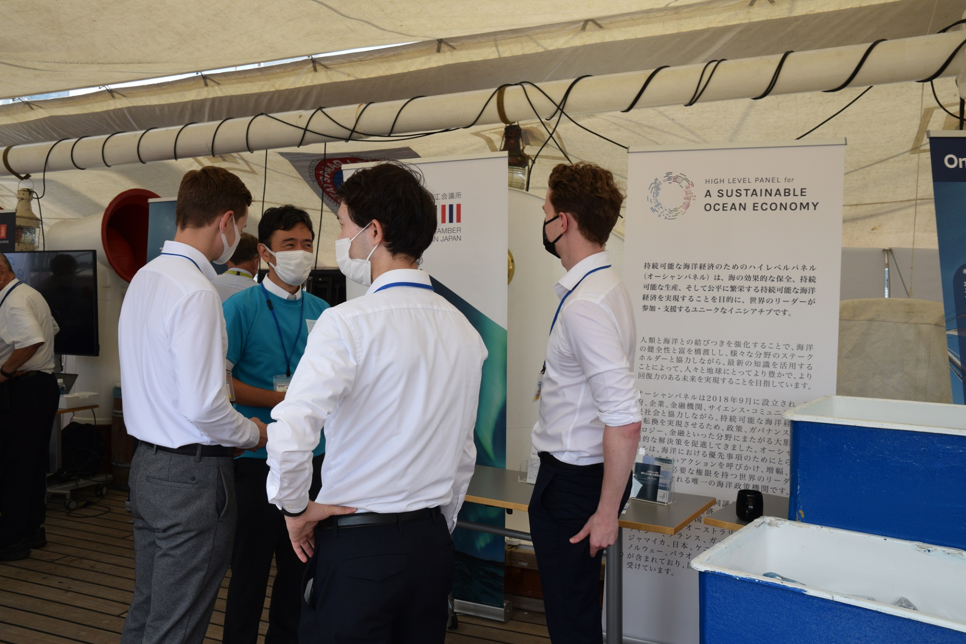 Dr. Watanabe, Senior Research Fellow (second from left) talking with people from the Norwegian Chamber of Commerce in Japan