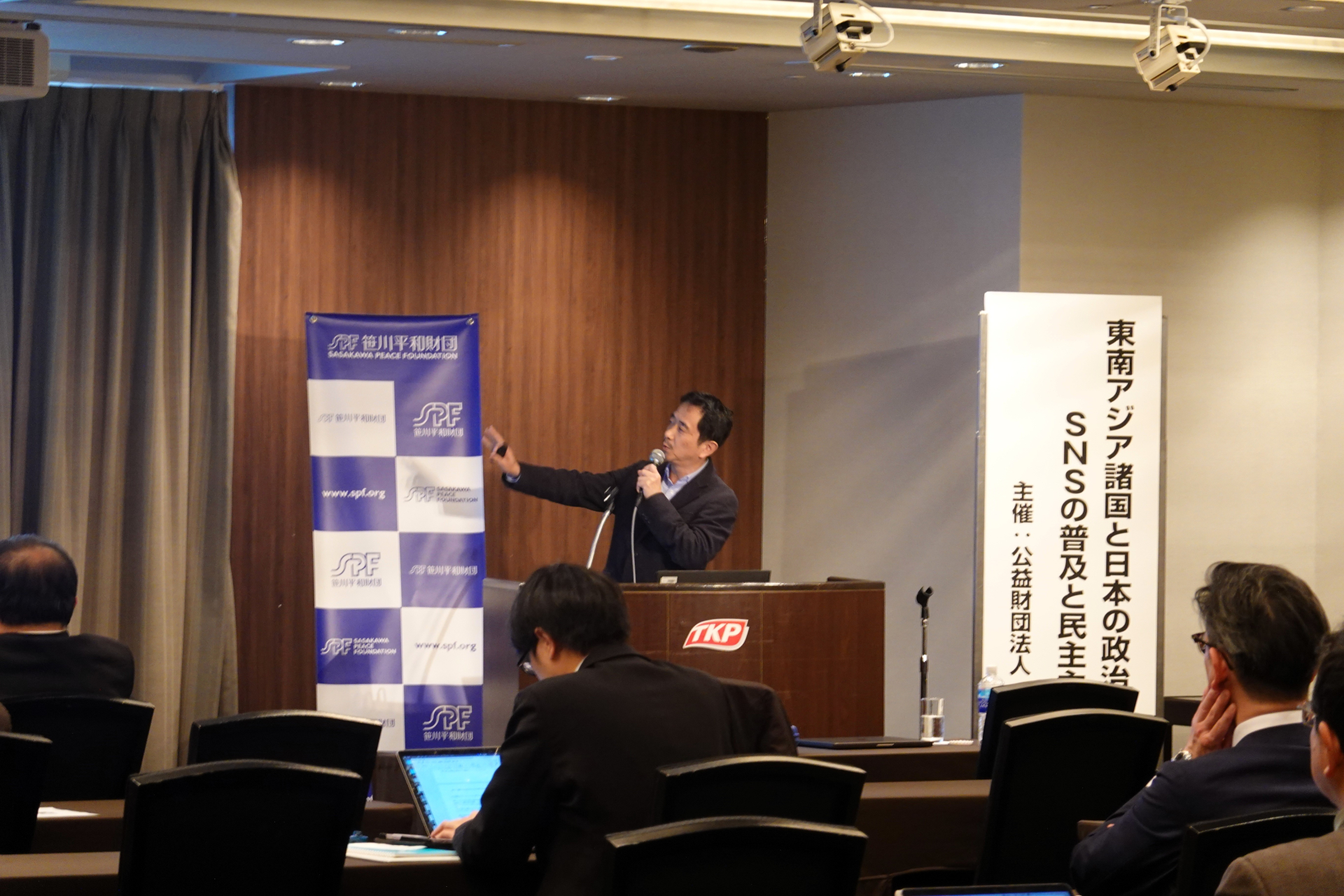 Professor Masaaki Okamoto from the Center for Southeast Asian Studies at Kyoto University explored the 2024 Indonesian presidential election, with a particular focus on TikTok's role in the campaign.