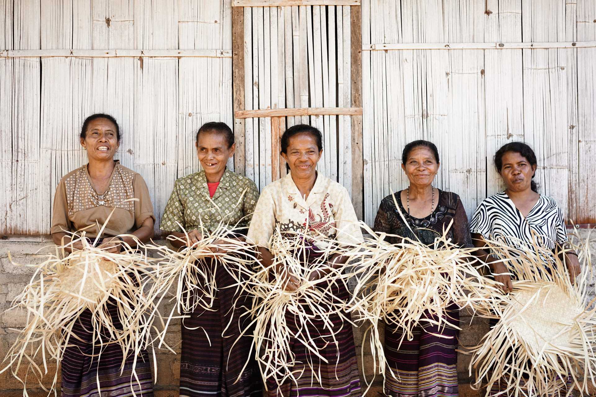 Local craftswomen from Flores weave Palmira leaves into the raw materials used in a range of handmade products.