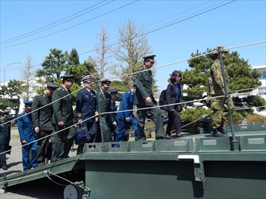 東日本大震災での活動と教訓は― 日中佐官級交流の訪問団 陸上自衛隊仙台駐屯地を視察
