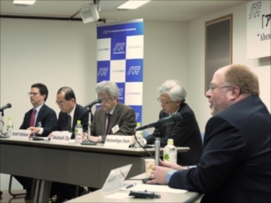 「アベノミクスを問う：日米経済専門家の視点」