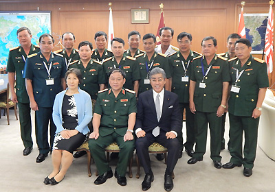 自衛隊の「即応体制」を視察<br />日越佐官級交流でベトナム人民軍代表団