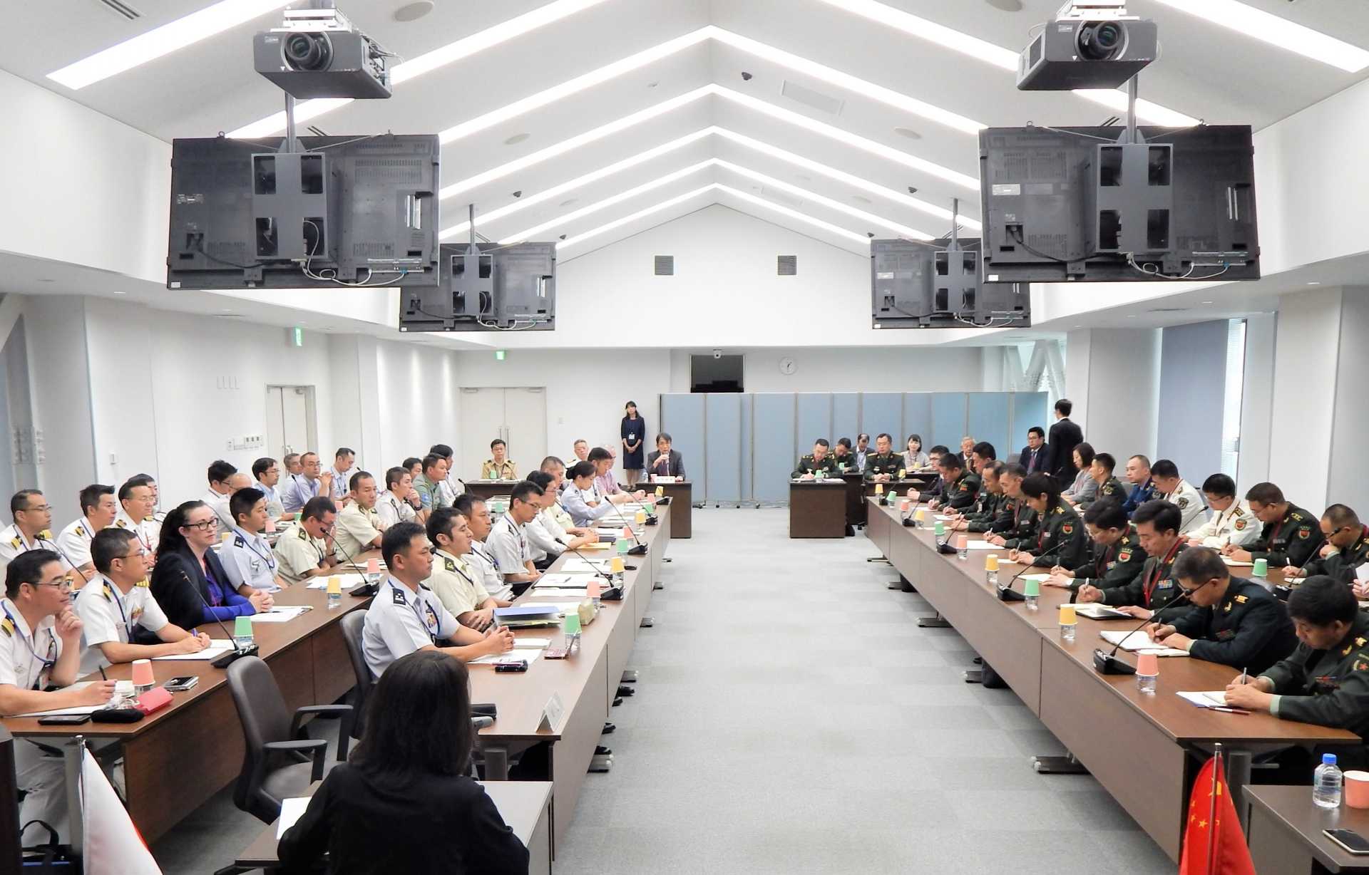 自衛隊入間、勝田、舞鶴基地を視察 日中佐官級交流で中国人民解放軍代表団
