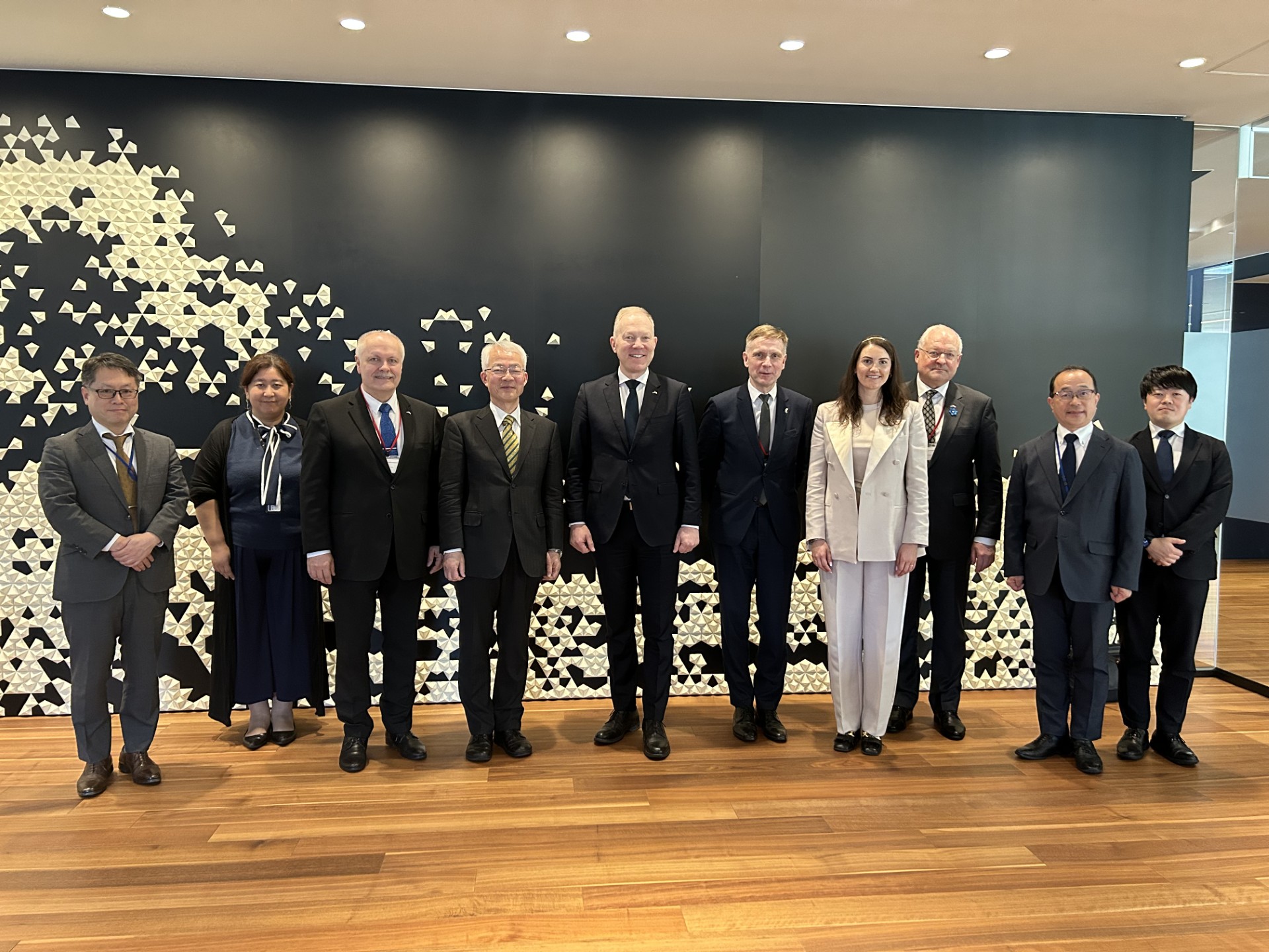 エストニア共和国議会のマルコ・ミフルケン外務委員長ご一行との意見交換を実施