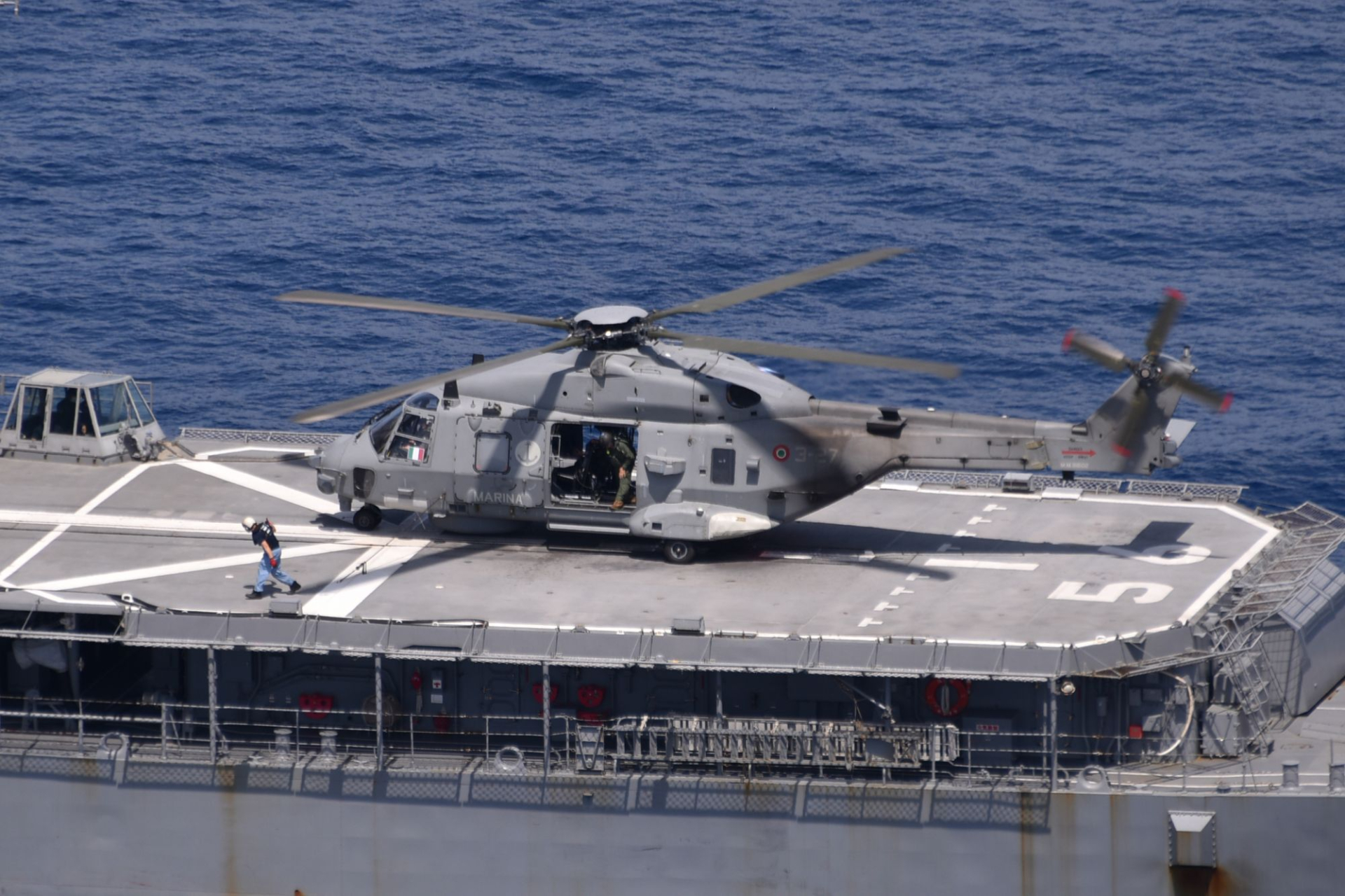 2021年5月11日、EU、日本、ジブチは、アデン湾で共同海軍軍事演習を行いました