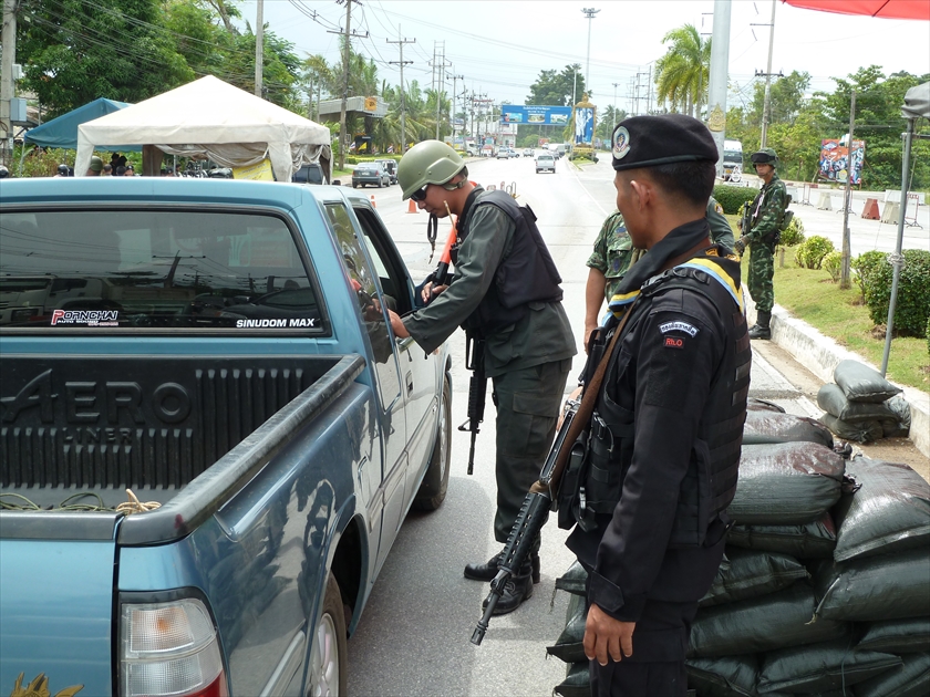 タイ深南部の幹線道路には、いたる所に検問所が設けられている