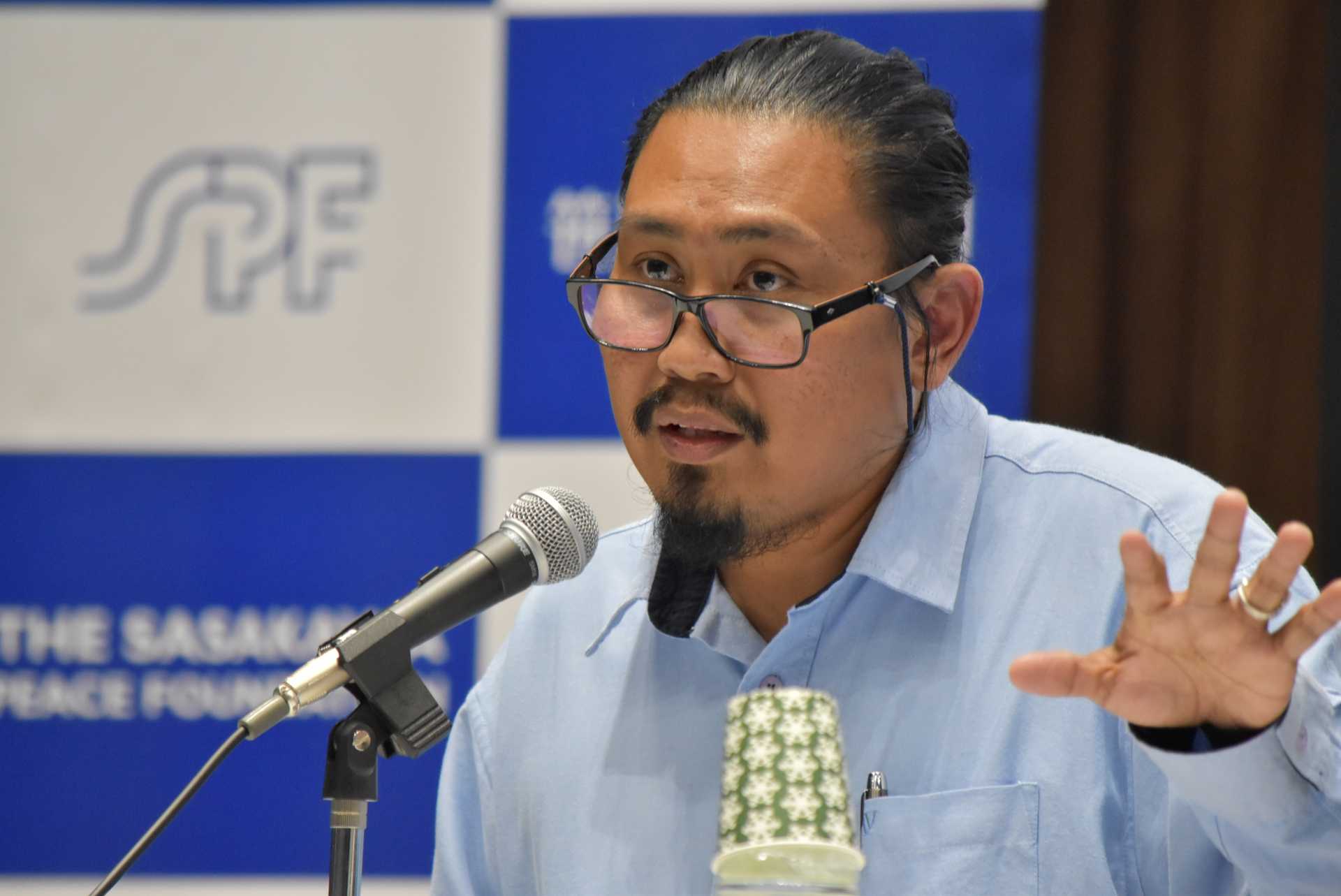 マレーシアの民主化の行方などについて語るファイザル・テヘラーニ氏