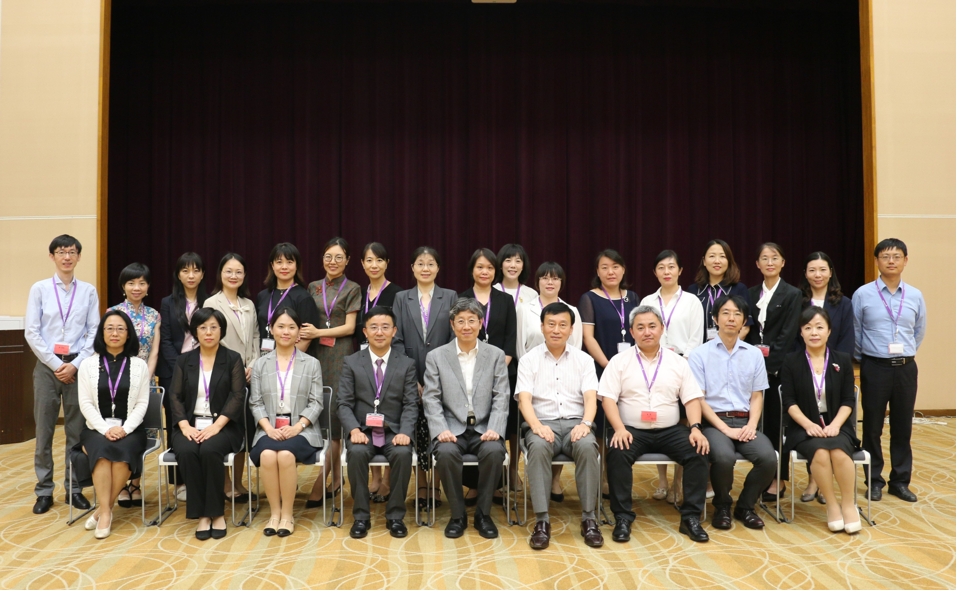 修了式にて笹川平和財団関係者と23名の第一期生