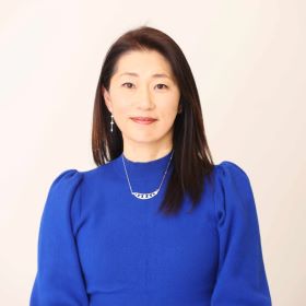 松野 文香 氏