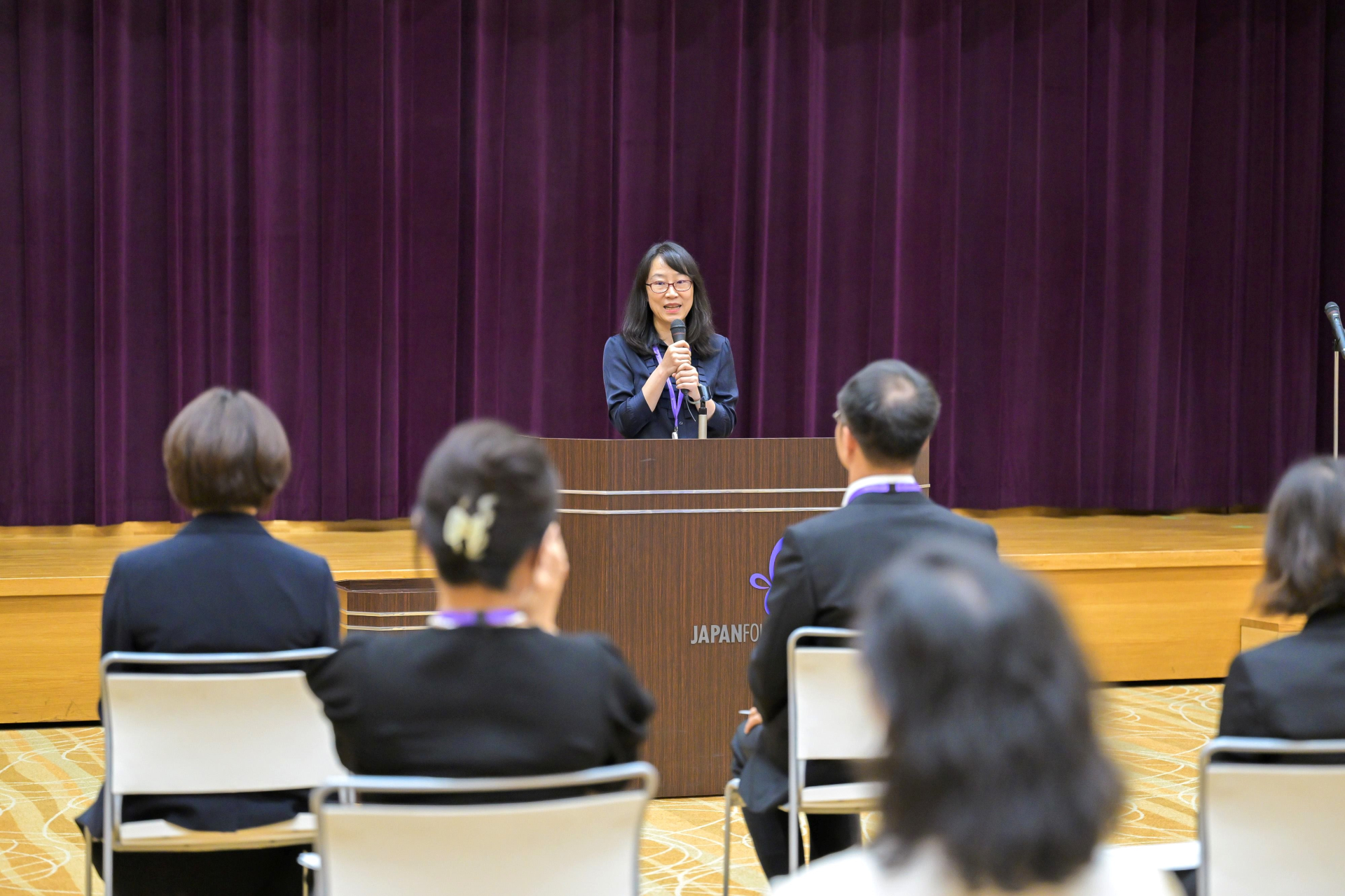 修了式で第二期生を代表して挨拶する楊先生