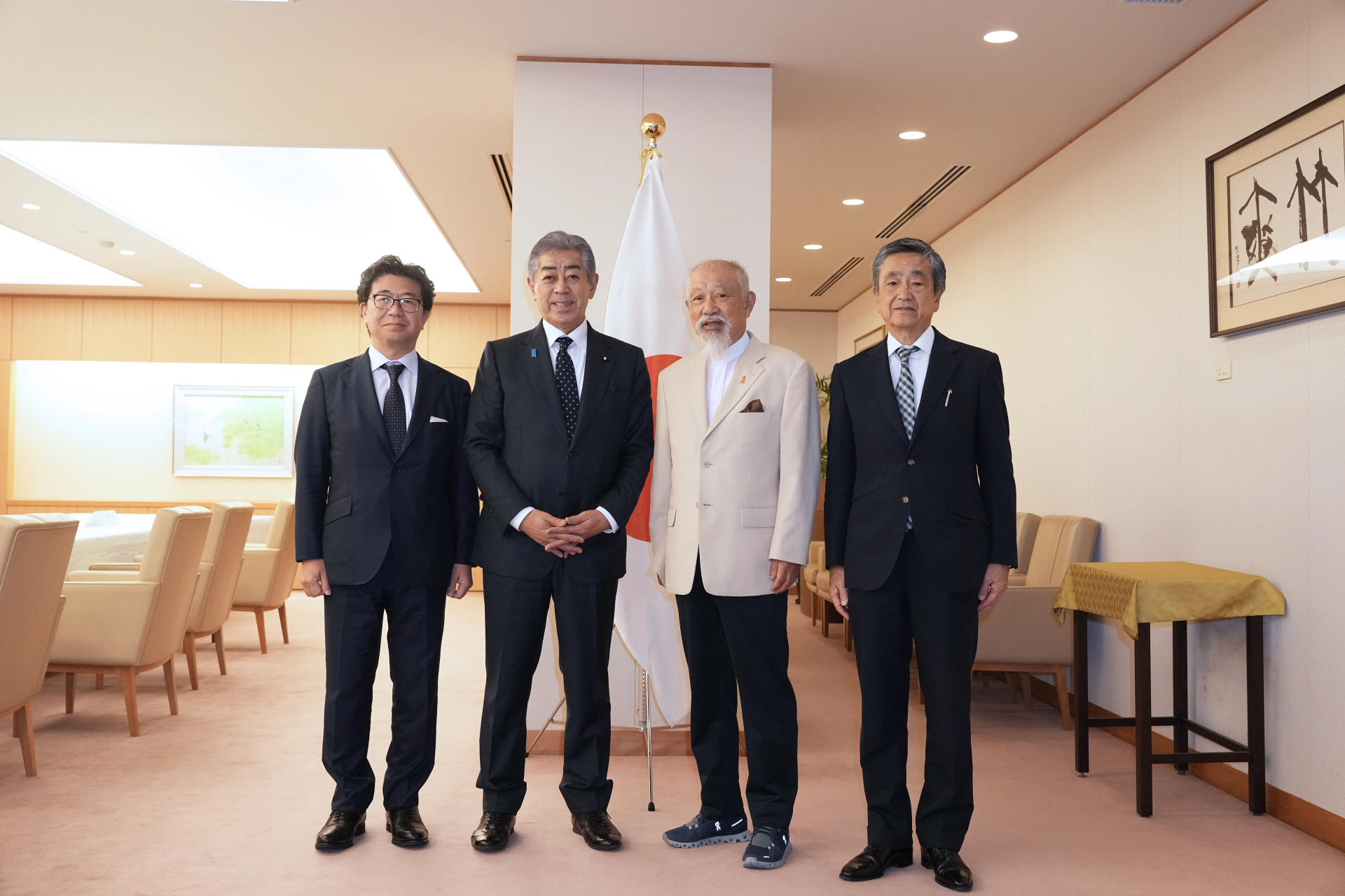外務省に岩屋毅外相を表敬訪問した角南篤理事長、笹川陽平名誉会長、鈴木周一理事長（写真左から）
