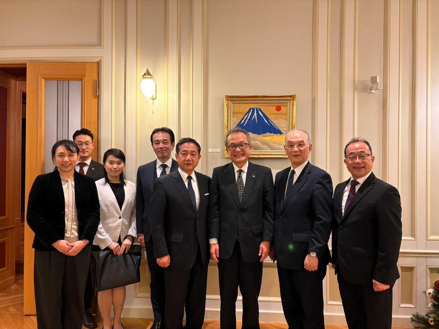 在エストニア日本国大使館にて中村大使を訪問