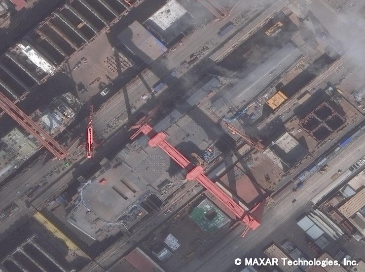 図10　2021年10月30日　建造中の003型空母（上海江南造船所）