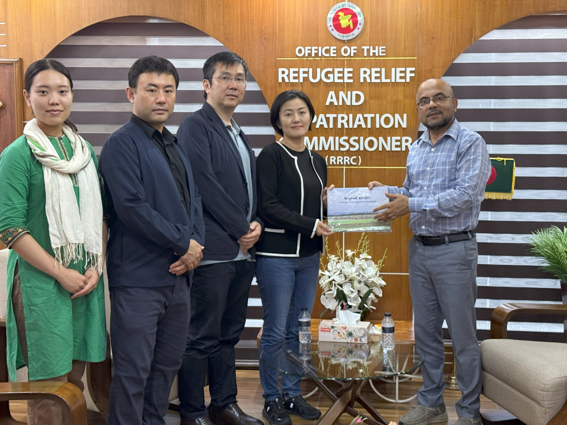 ロヒンギャ難民キャンプを管轄する行政機関RRRCとの意見交換の様子