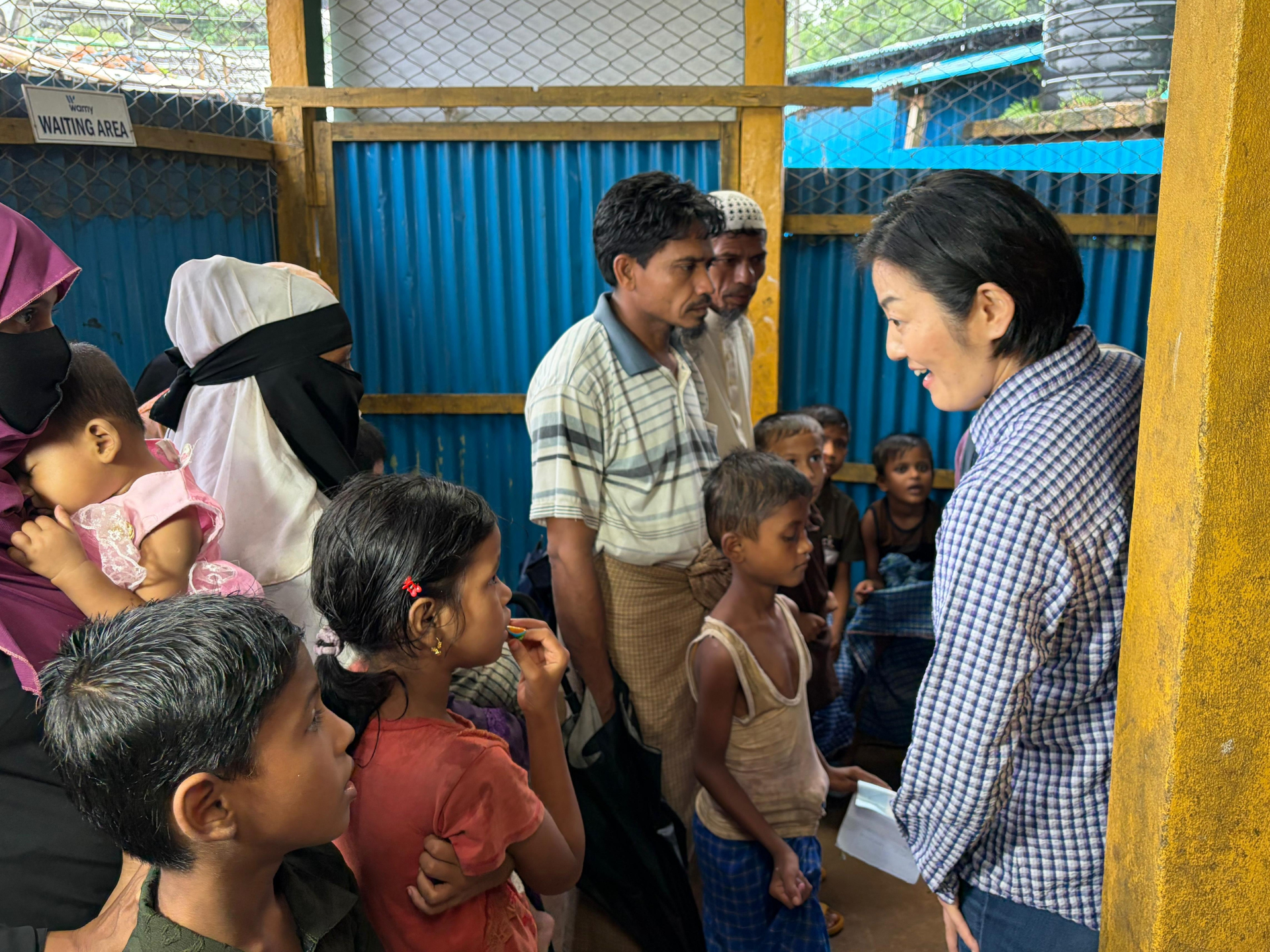 ロヒンギャ難民キャンプ内医療施設訪問の様子