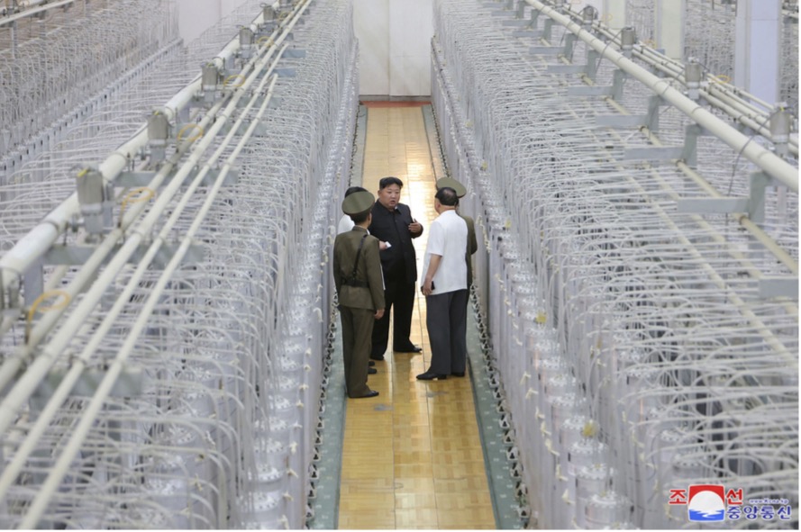 写真 2：北朝鮮が公開したウラン濃縮施設