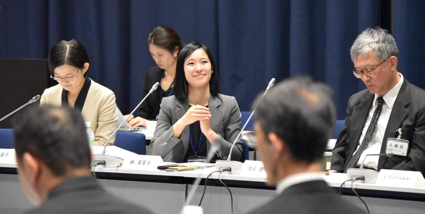 (写真)2018年10月、笹川平和財団ビルの国際会議場でシンポジウムを開き、「モンゴルへの高専教育導入の挑戦、歩みと展望」をテーマに議論した