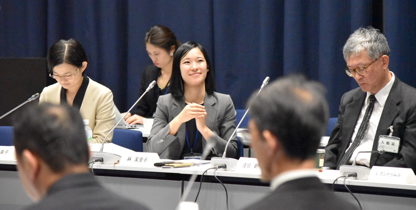 （写真）2018年10月、笹川平和財団ビルの国際会議場でシンポジウムを開き、「モンゴルへの高専教育導入の挑戦、歩みと展望」をテーマに議論した