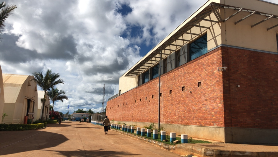 ウガンダのエンテベ国際空港にあるRSCE／通信学校　（2018年筆者撮影）