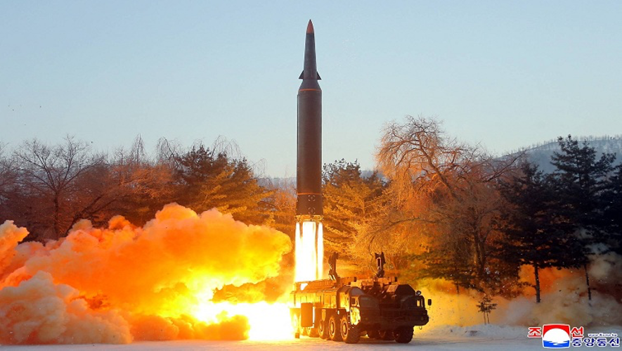 ※北朝鮮が公表した1月5日発射の「極超音速ミサイル」の写真（朝鮮中央通信）。