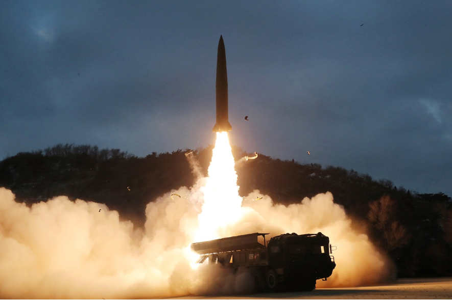 ※北朝鮮が公表した「地対地戦術誘導弾」の写真（朝鮮中央通信）。