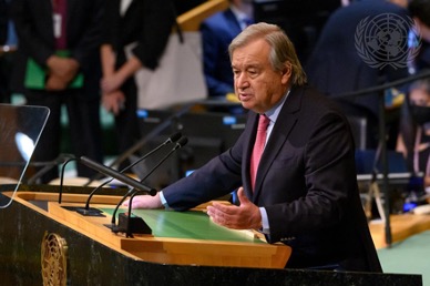 第77期国連総会で冒頭演説するグテーレス事務総長（2022年9月20日）　UN Photo/Loey Felipe
