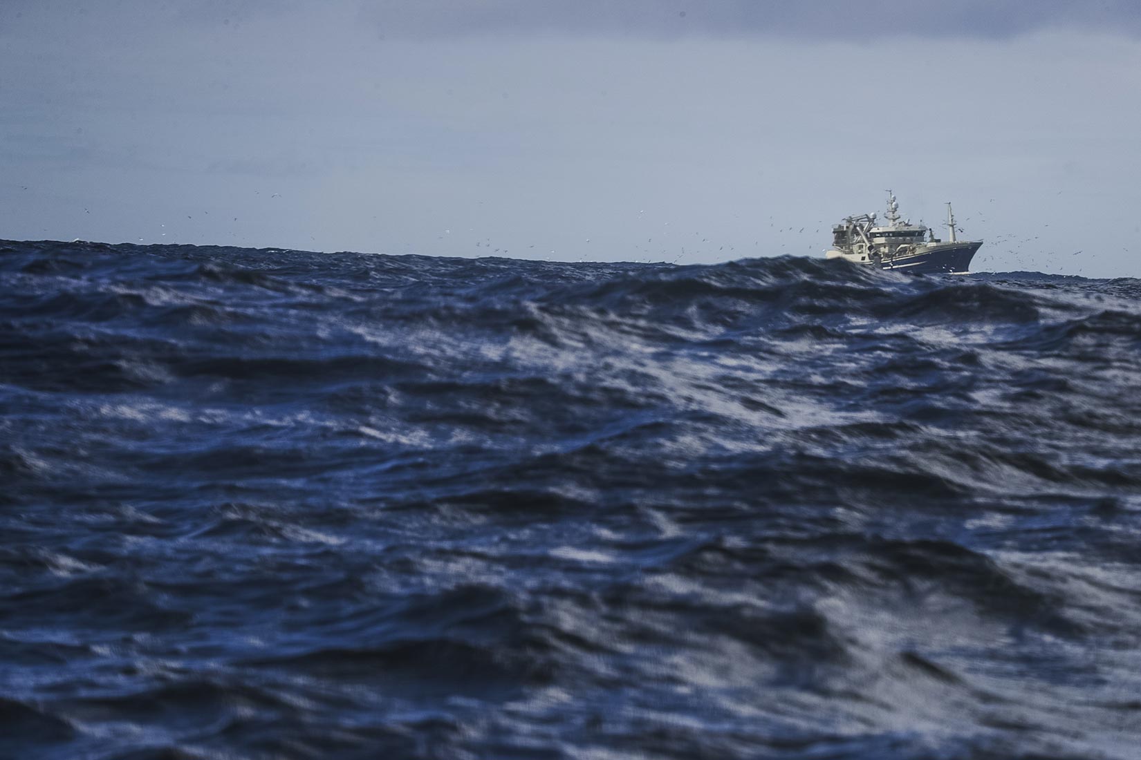 EEZに居座る中国漁船群にフィリピンはどう対応すべきか？