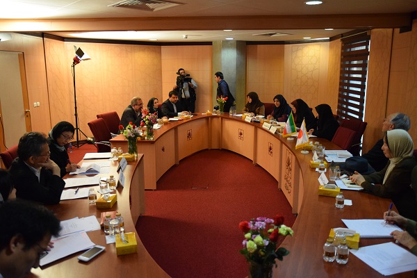 「女性の社会進出に関する政策協議」運営委員会の様子