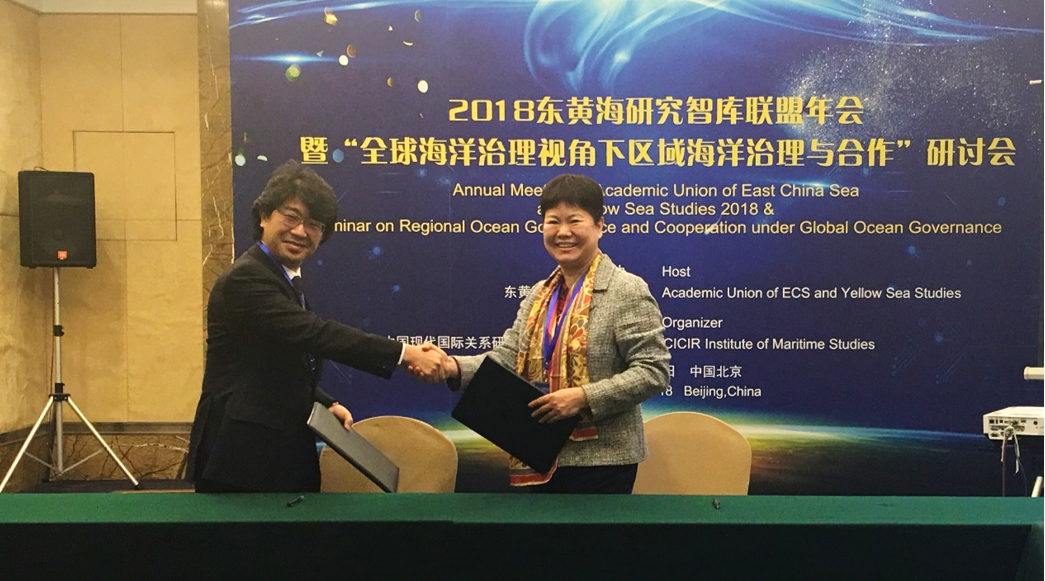 Dr. Atsushi Sunami (L), Executive Director of SPF and President of OPRI-SPF, and Dr. Zhang Haiwen, Director General of the China Institute for Marine Affairs, SOA, participated in the signing ceremony