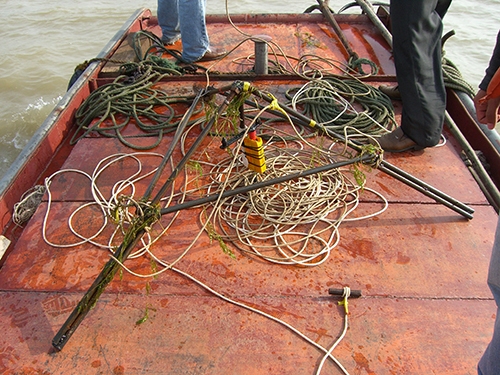 ■Figure 2: Acoustic equipment submerged in water (middle of top photograph)