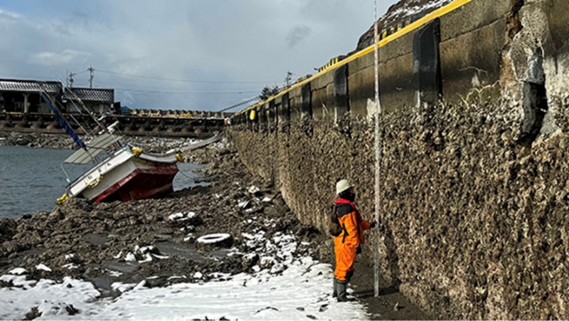 ■ Figure 1: Kaiso fishing port in Monzenmachi, Wajima City, was uplifted by about 4 meters