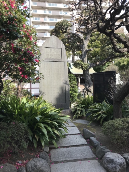 川崎大師に建つ二つの海苔養殖の石碑