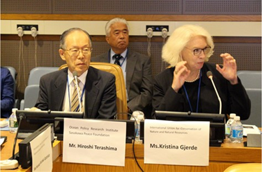 寺島紘士海洋政策研究所長(左)、Kristina Gjerde IUCN上席公海アドバイザー(右)写真
