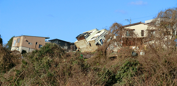 写真2 金沢市田上新町の盛土の崩壊（2024年1月2日撮影）