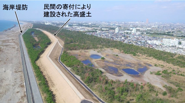 ■図2 静岡県浜松市に建設された高盛土堤防(静岡県提供)